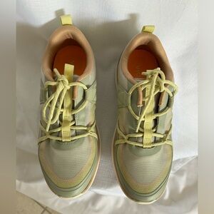 VIONIC TENNIS SHOES FOR WOMEN.